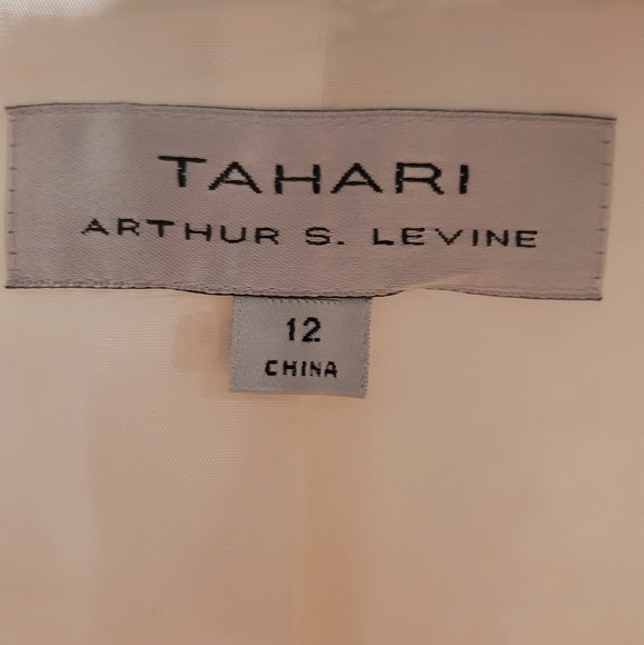 Tahari Arthur S. Levine off white cream and silver blazer - Picture 3 of 11